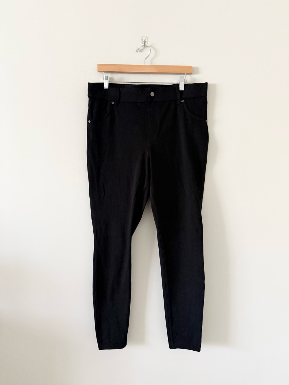 NWT Hue Ultra Soft Denim Women’s Black Skinny Stretch Jeans Size 1X